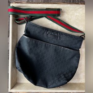 Gucci Front Pocket Web Messenger GG Canvas
Medium Crossbody Bag